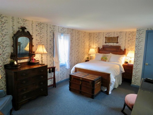 Family Farmhouse Inn image 19
