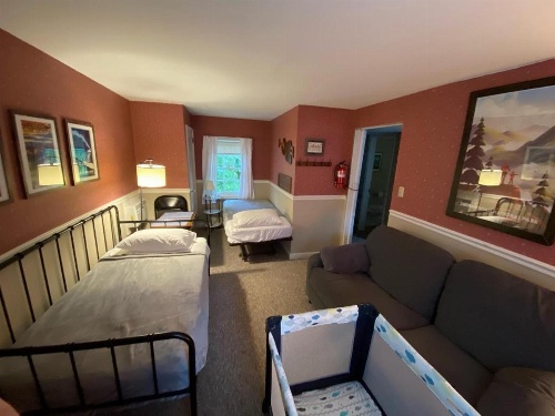 Family Farmhouse Inn image 38