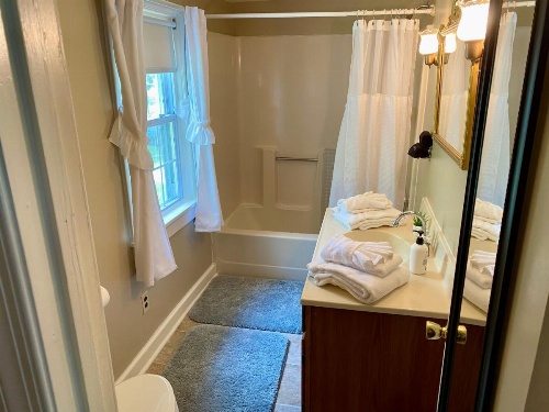 Family Farmhouse Inn image 40